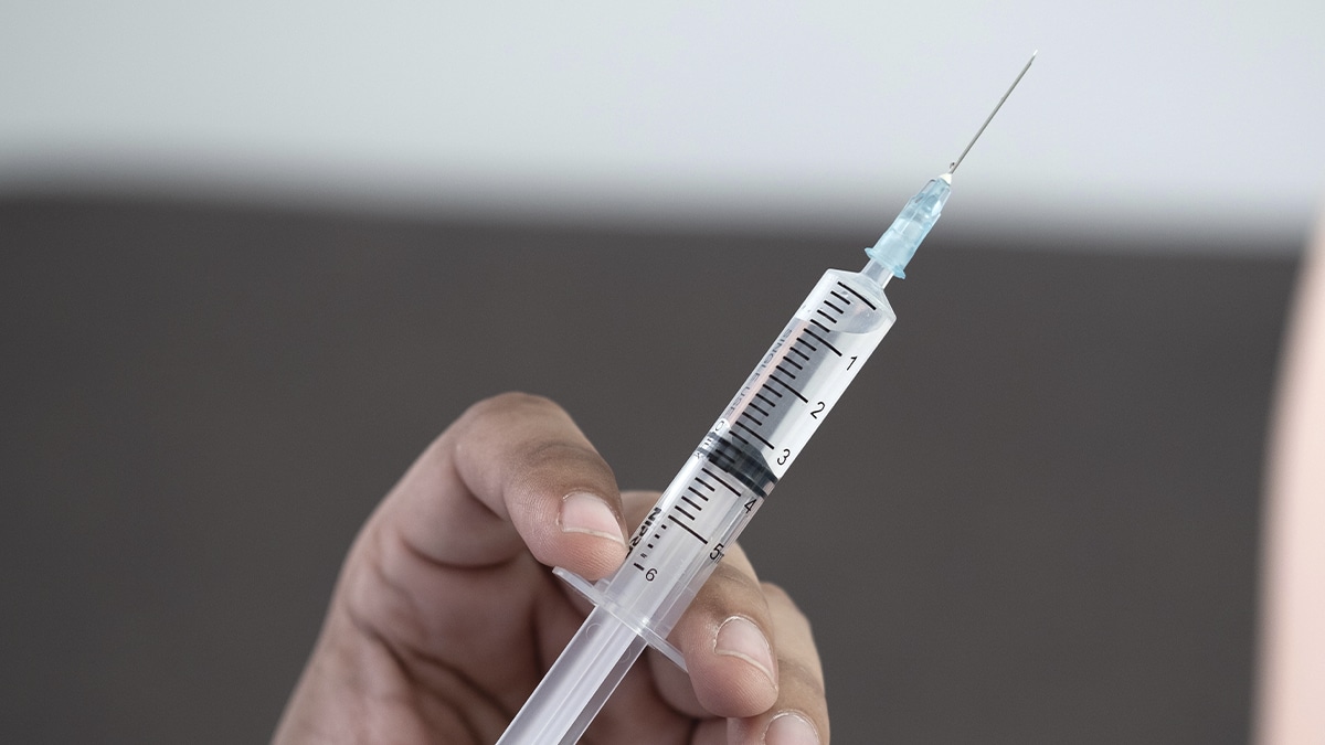 Brasil: Vacinação contra covid-19 salvou 63 mil idosos em 2021