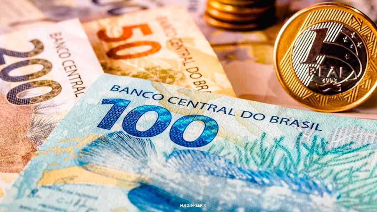 Lei que permite beneficiários do Auxílio Brasil contratar microcrédito consignado é publicada