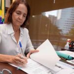 Governadora Izolda Cela sanciona lei que dispõe sobre a redução do ICMS dos combustíveis e energia no Ceará