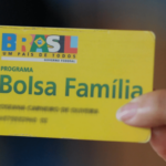 em 2023, o auxílio brasil voltará a ser chamado de bolsa família