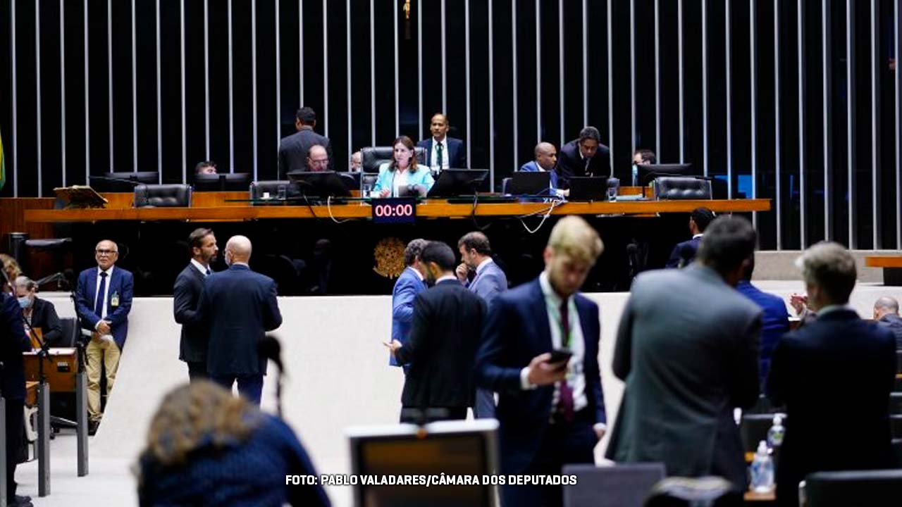 câmara dos deputados aprova em dois turnos pec que viabiliza pagamento do piso da enfermagem