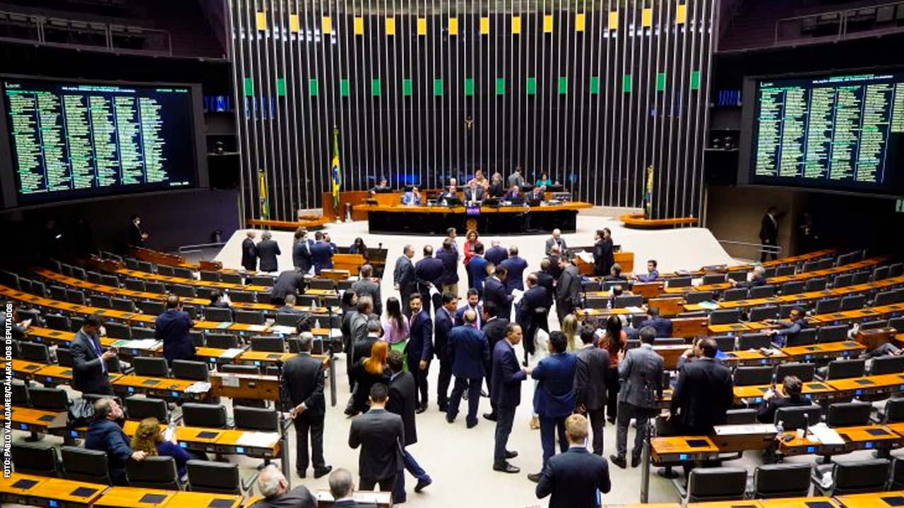 câmara dos deputados aprovou em 1° turno o texto base da pec para bancar despesas com o bolsa família, o auxílio gás e a farmácia popular