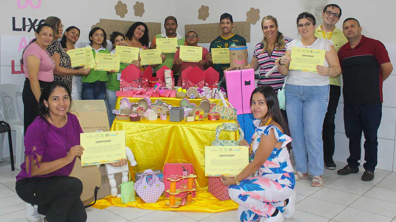 prefeitura de itapiúna entrega certificados a pessoas com deficiência após curso de reutilização de materiais