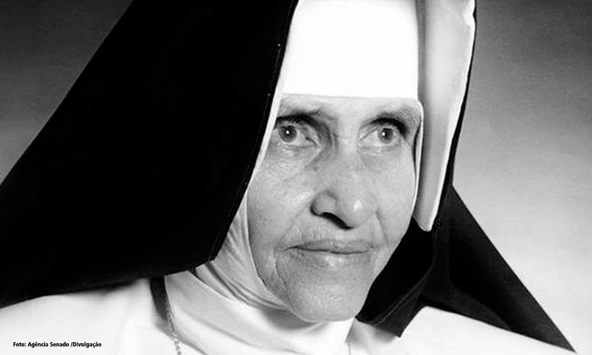 irmã dulce é oficialmente uma heroína da pátria seu nome está no livro de heróis e heroínas