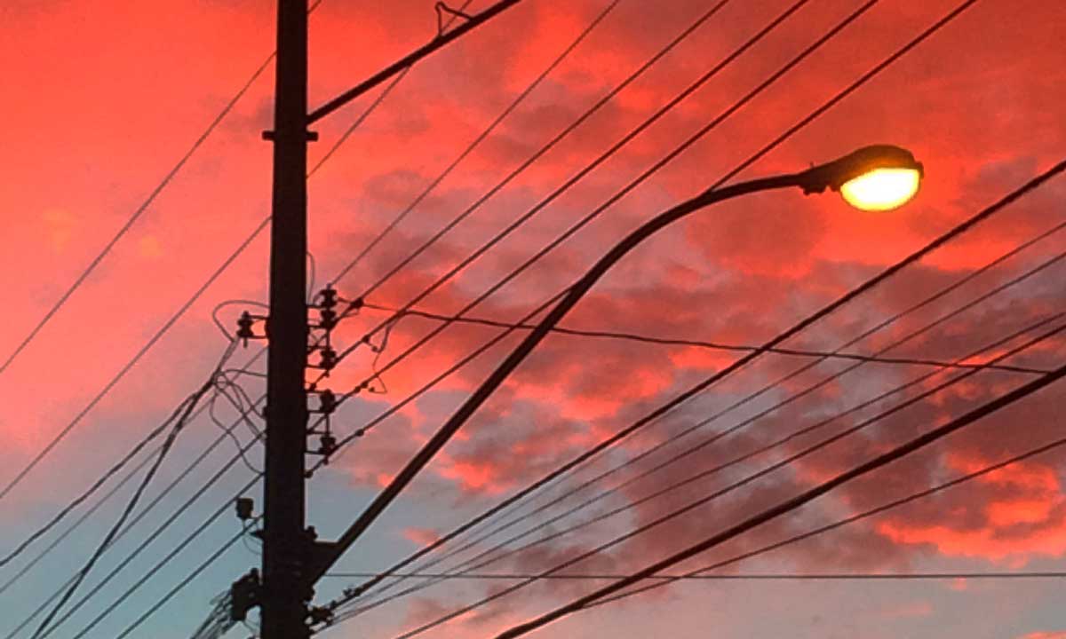 Governo Federal propõe nova política para compartilhamento de postes entre provedores de internet