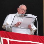 O Papa destaca a "comunhão de amor" no sinal da cruz: o abraço de Deus que jamais nos abandona