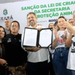 Governador Elmano de Freitas sancionou lei que cria a Secretaria da Proteção Animal