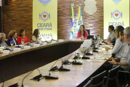 Fortalecimento de ações do programa Ceará Sem Fome é debatido em reunião