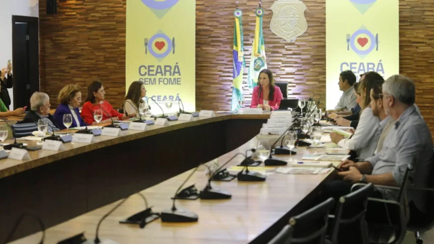 Fortalecimento de ações do programa Ceará Sem Fome é debatido em reunião