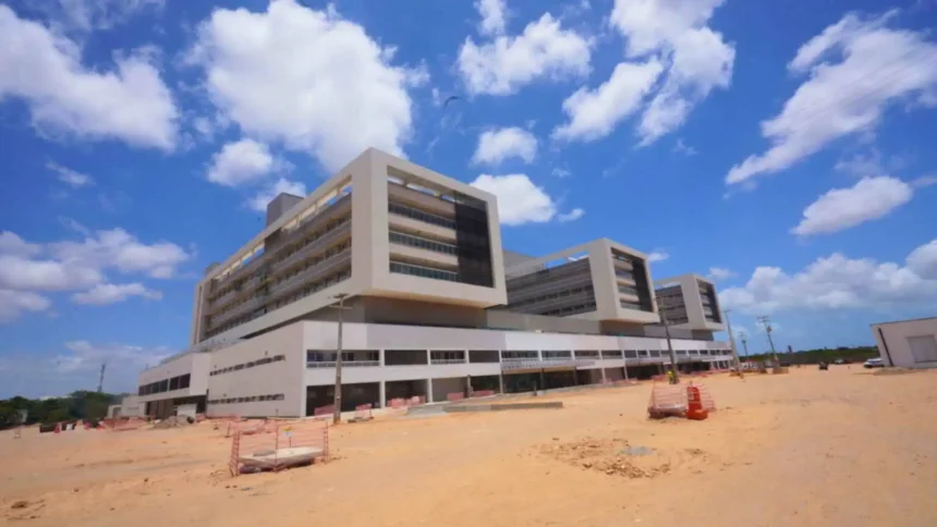 Construção do Hospital Universitário do Ceará está na reta final e disponibilizará à rede estadual mais 680 leitos