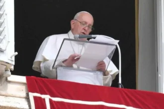 Enfrentar o escândalo da pobreza com o amor, a caridade e a partilha do pão, indica Papa Francisco
