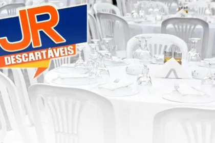 Você pode comprar ou alugar mesas e cadeiras na Loja J.R. Descartáveis em Itapiúna