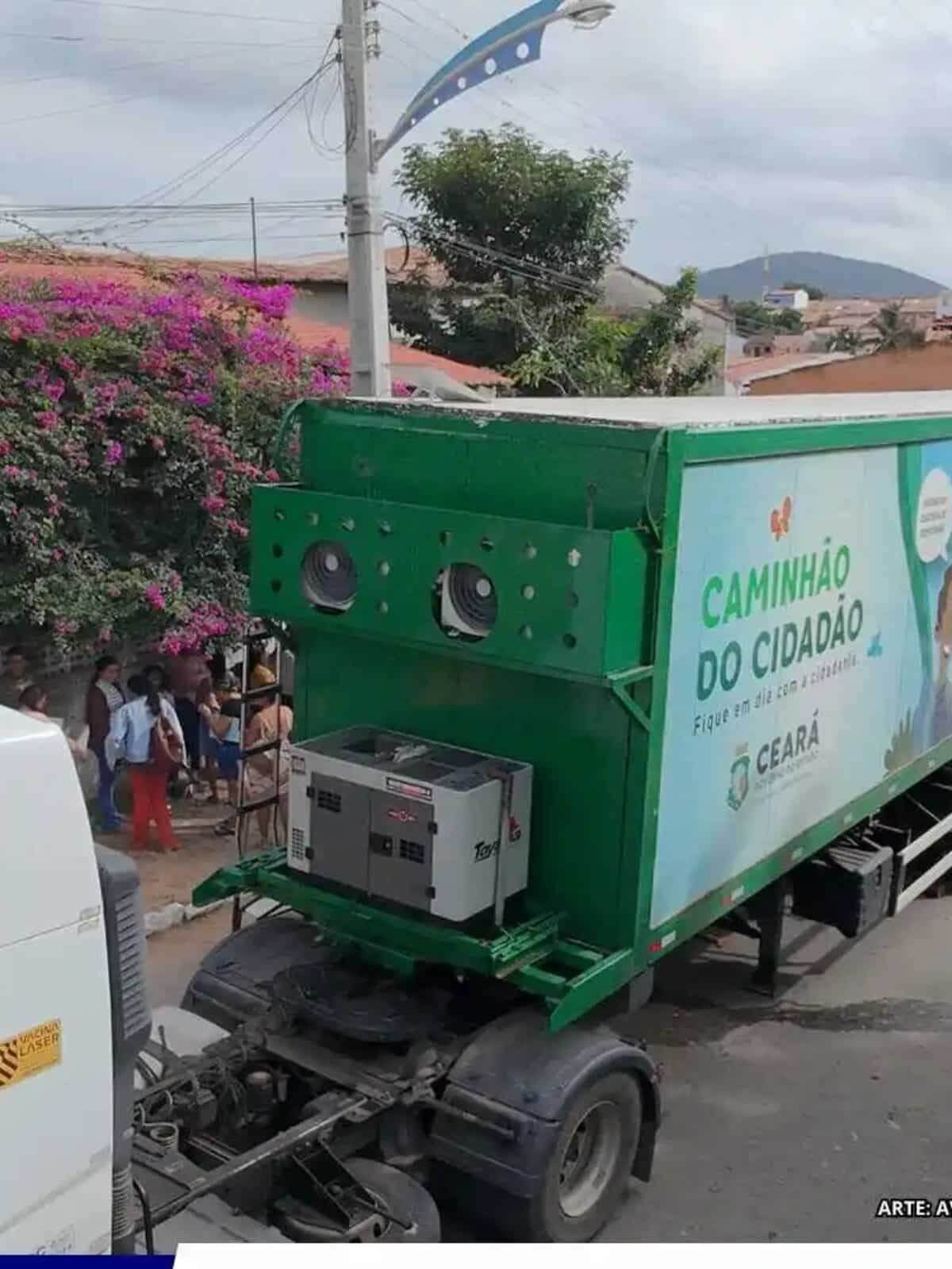 Caminhão do Cidadão em atendimento, representando a oferta de serviços gratuitos de emissão de documentos para a população de Itapiúna.